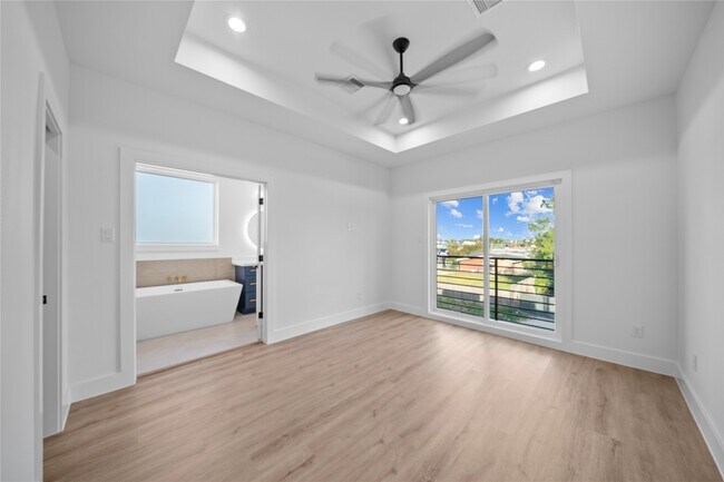 Building Photo - 4323 Rogers St