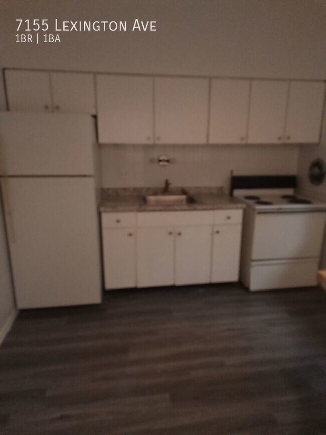 Building Photo - One bedroom Apartment with 600 sq. ft. of ...