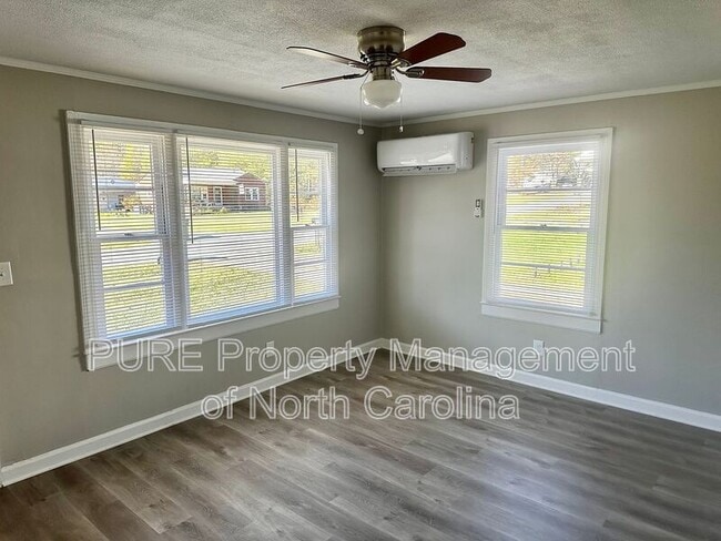 Building Photo - 504A Moore Dr