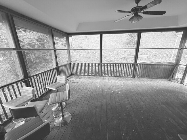 Building Photo - Spacious 4-Bedroom, 3-Bath Home in a Desir...