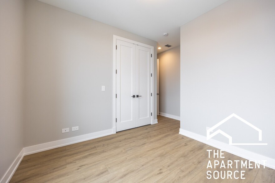 Building Photo - 2351 W Flournoy St