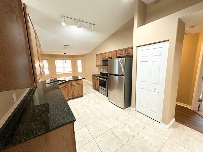 Building Photo - 12 Robin Pl