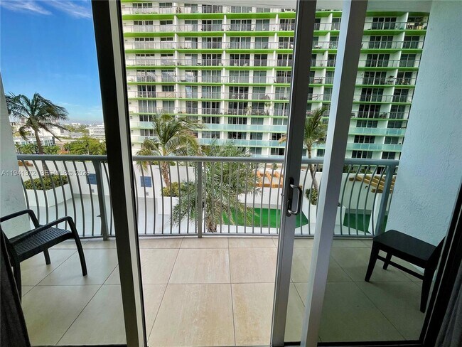 Building Photo - 1750 N Bayshore Dr