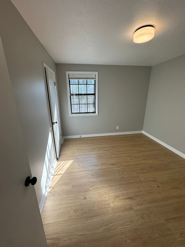 Building Photo - Freshly Renovated 2Bed / 1Bath in Nashville!