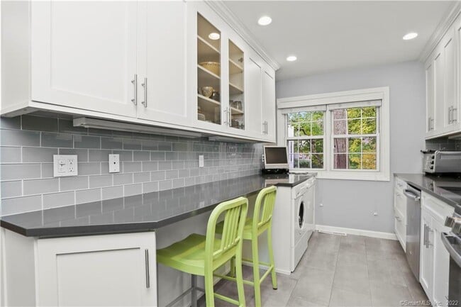 Building Photo - 245 Unquowa Rd