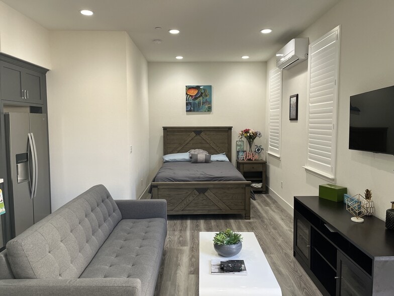 Building Photo - 211 Akabane Ln