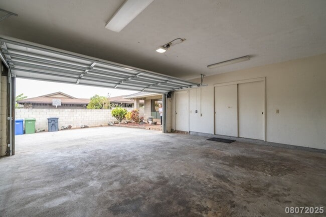Building Photo - Newly Renovated 3 BD/2 BA Home with 2 Car ...