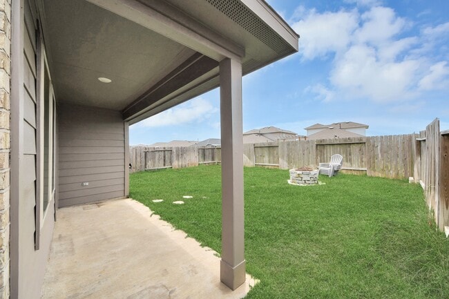 Building Photo - 16916 Rich Pines Dr