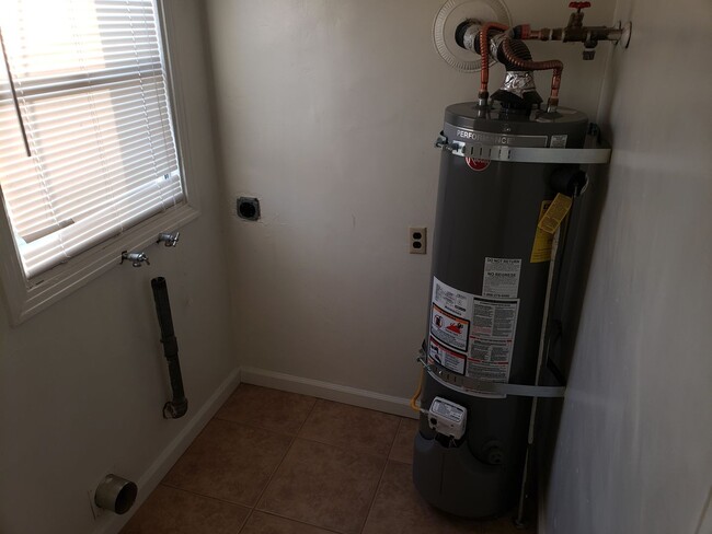 Building Photo - Affordable 1bed/1bath Duplex in Riverbank, 1st month free with 1 year lease.