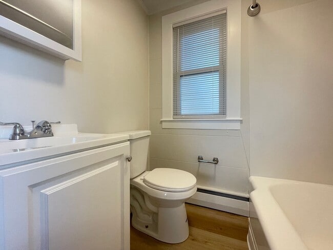 Building Photo - 55 Henriette St