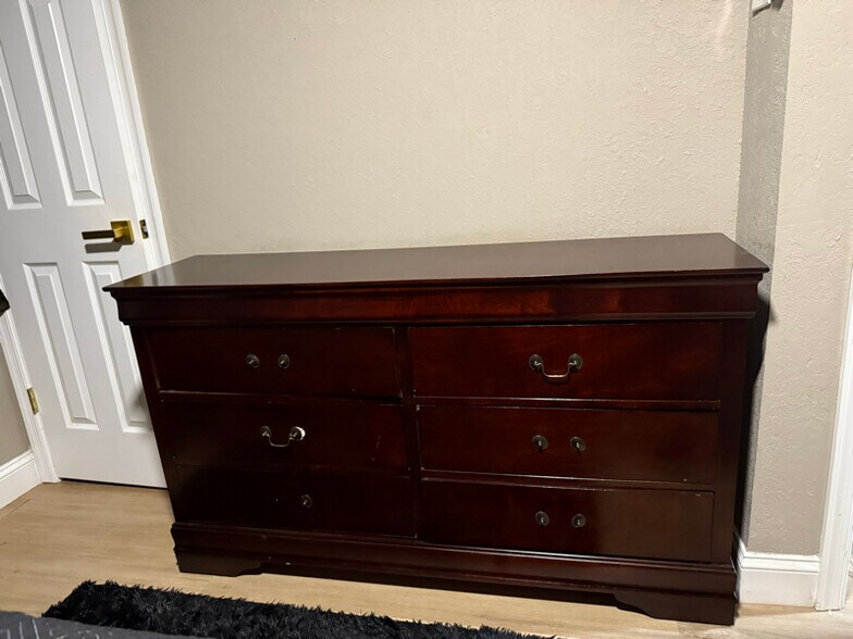 Building Photo - 14 Oneda Dr