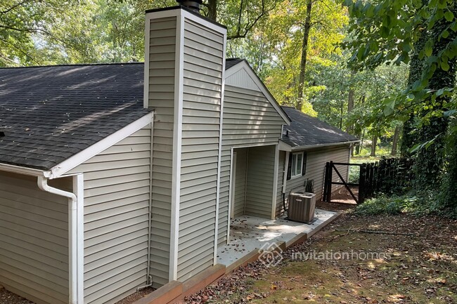 Building Photo - 2085 Tree Top Bend
