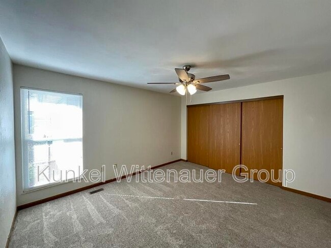 Building Photo - 614 Carol Ann Dr