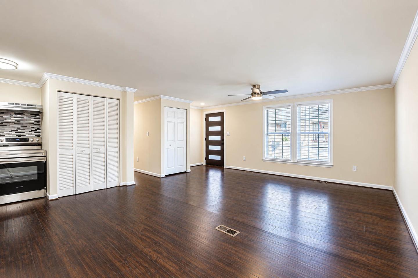 Building Photo - Bright & Comfortable Home in DC