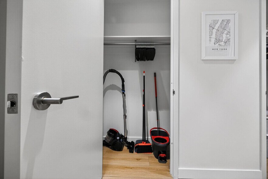 Building Photo - 160 Water St