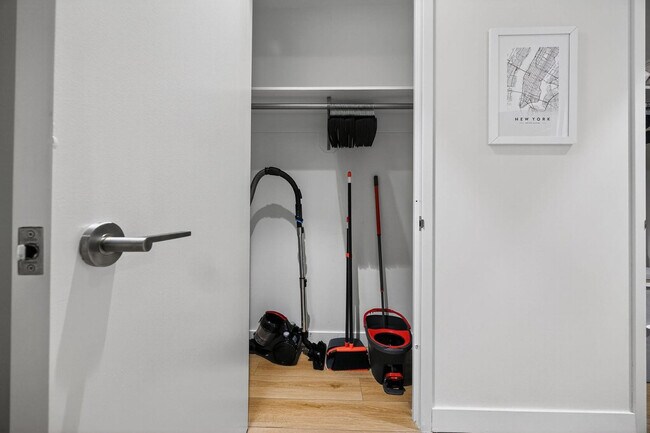 Building Photo - 160 Water St