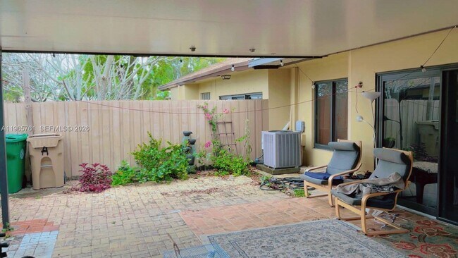 Building Photo - 7509 SW 26th Ct