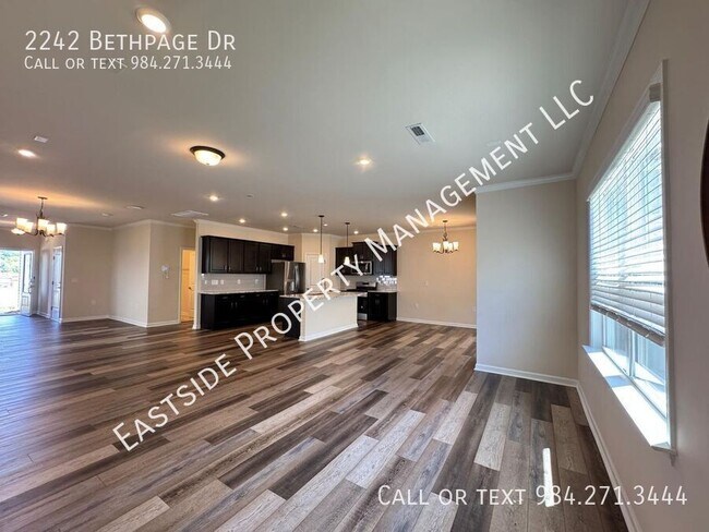 Building Photo - 2242 Bethpage Dr