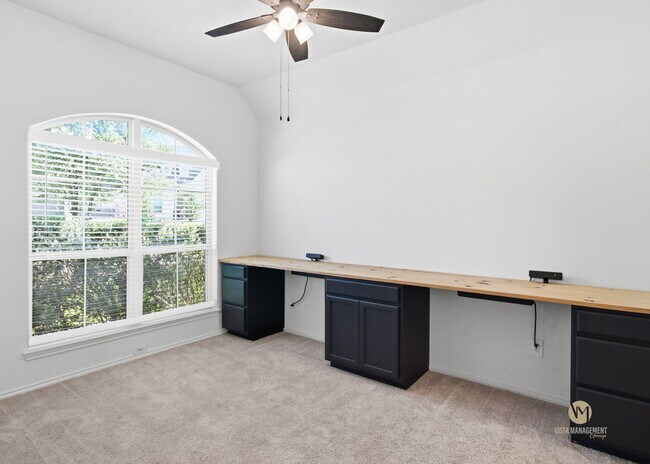 Building Photo - "Spacious 4-Bedroom Sanctuary in San Antonio - 1996 Sq Ft of Comfort and Style!"