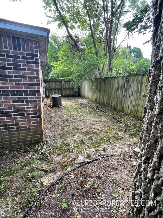 Building Photo - 695 W Beck-