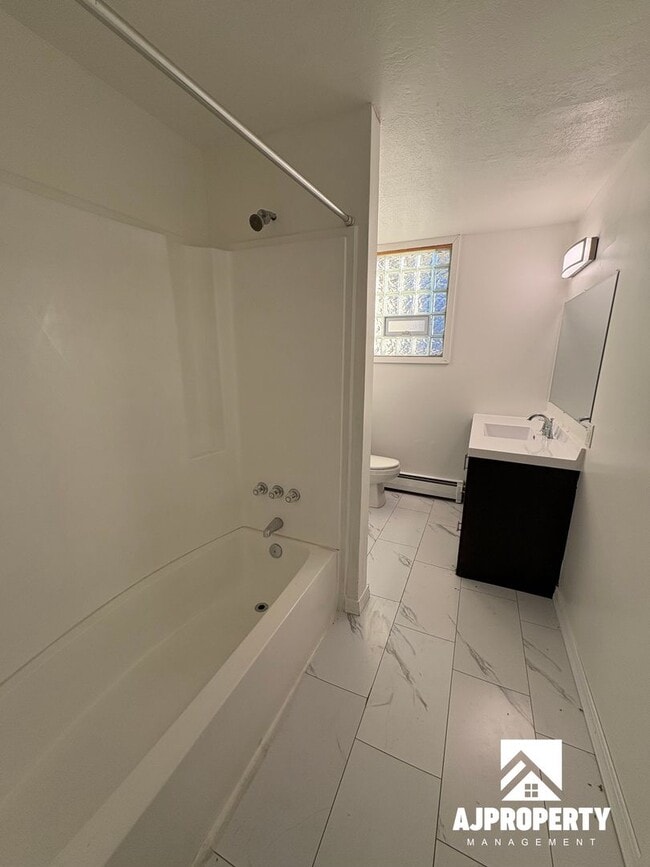 Building Photo - 3012 S Phillips Ave