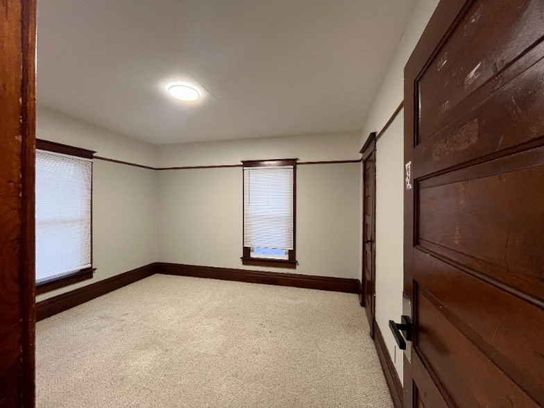 Building Photo - 1220 6th Ave