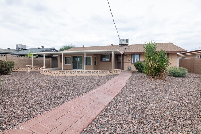 Building Photo - 10229 W Desert Hills Dr