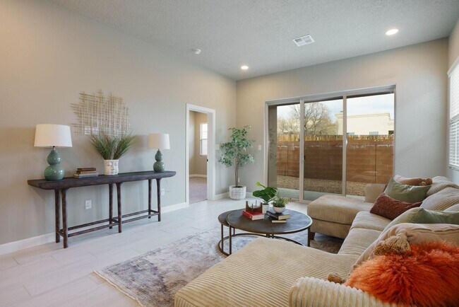 Building Photo - 3289 Oakmount Dr SE