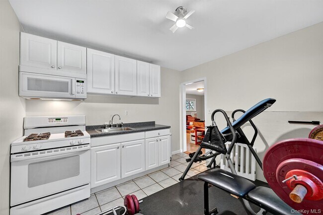 Building Photo - 731 Manette Ln