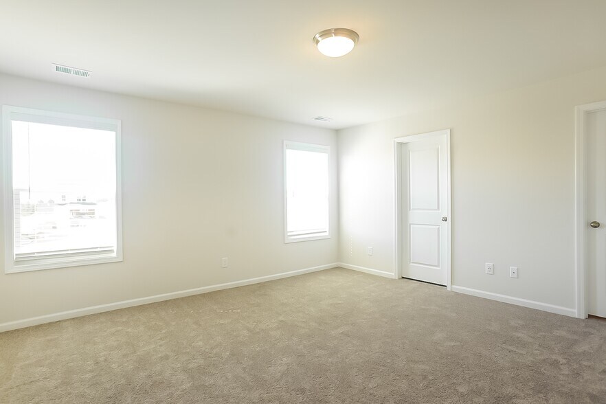 Building Photo - 581 Count Fleet Ct