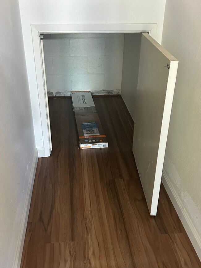 Building Photo - Available on 05/05/26, 1170 sq ft, 3 Bedrooms, 1.5 Baths, 2 Assigned Parking at Palehua Hale in M...
