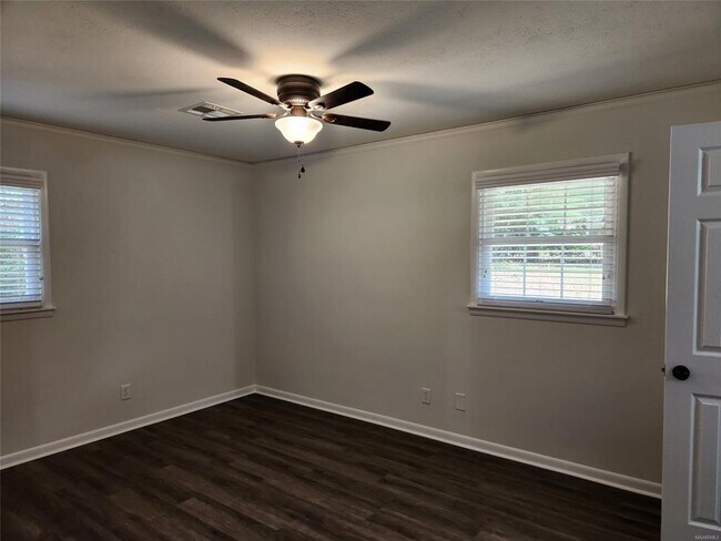 Building Photo - 628 Shadow Ln