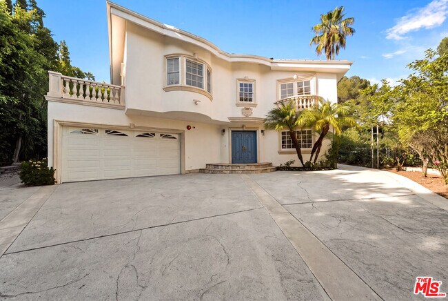 Building Photo - 1109 Pine Dr