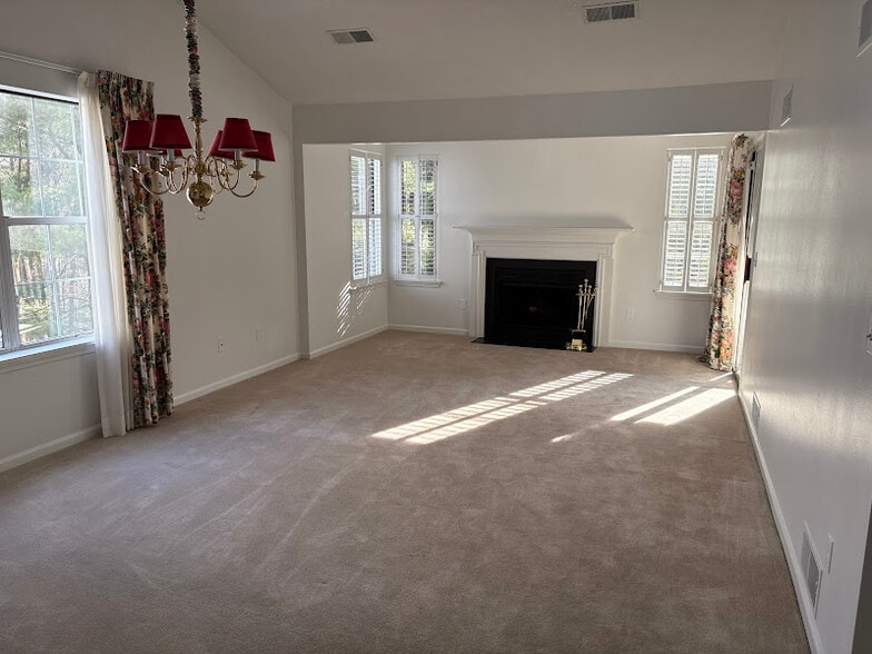 Building Photo - 1665 Saint Andrews Dr