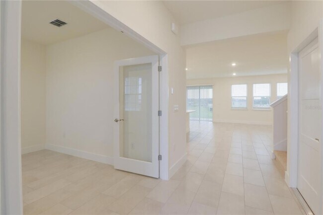 Building Photo - 5212 SW 40th Cir