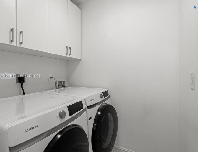 Building Photo - 3172 NE 211th St