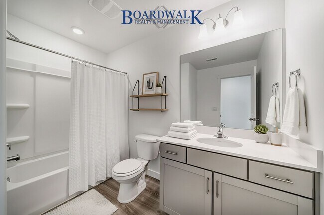 Building Photo - Modern 3-Bed Home with Yard & Amenities