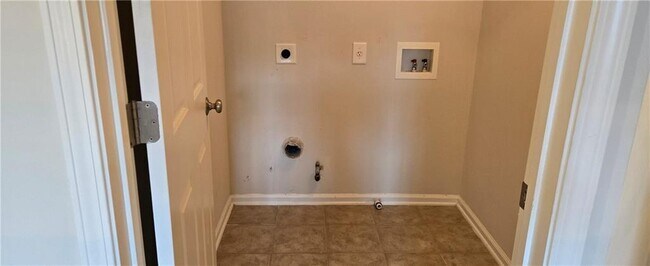 Building Photo - 3603 Stoneham Dr NW