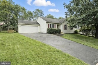 Building Photo - 9571 Basilwood Dr