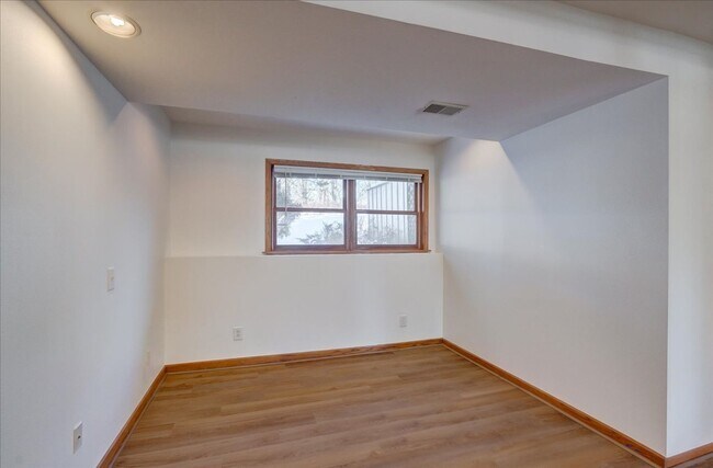 Building Photo - 2806 Wentworth Dr