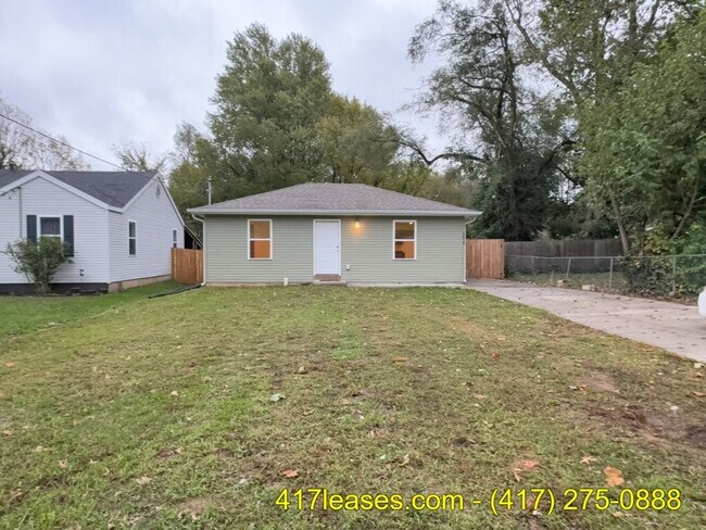 Building Photo - 2618 N Pierce Ave