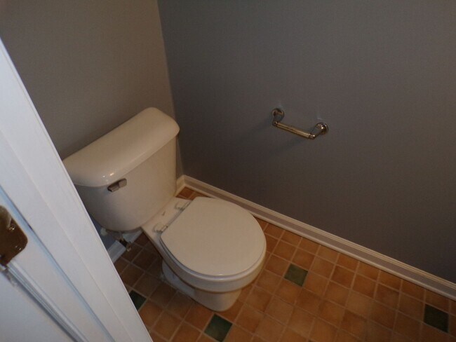 Building Photo - Two Bedroom Two and a Half Bathroom Townhouse located in Marsh Oaks Subdivision