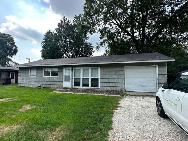 Primary Photo - 1509 S Mattis Ave