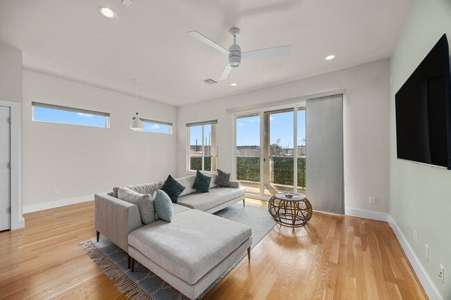 Building Photo - 4618 Nichols St