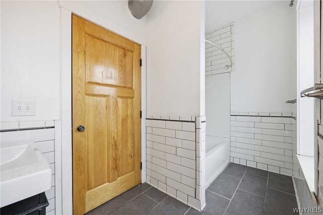 Building Photo - 110 Genesee St