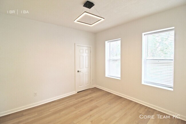 Building Photo - Fully Renovated 1 Bedroom in Union Hill