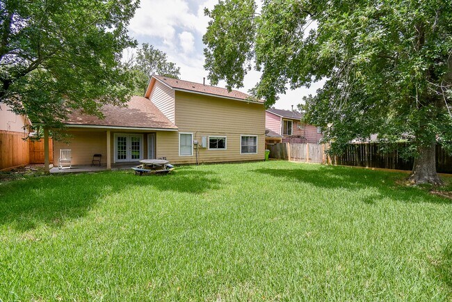 Building Photo - 2110 Hilton Head Dr