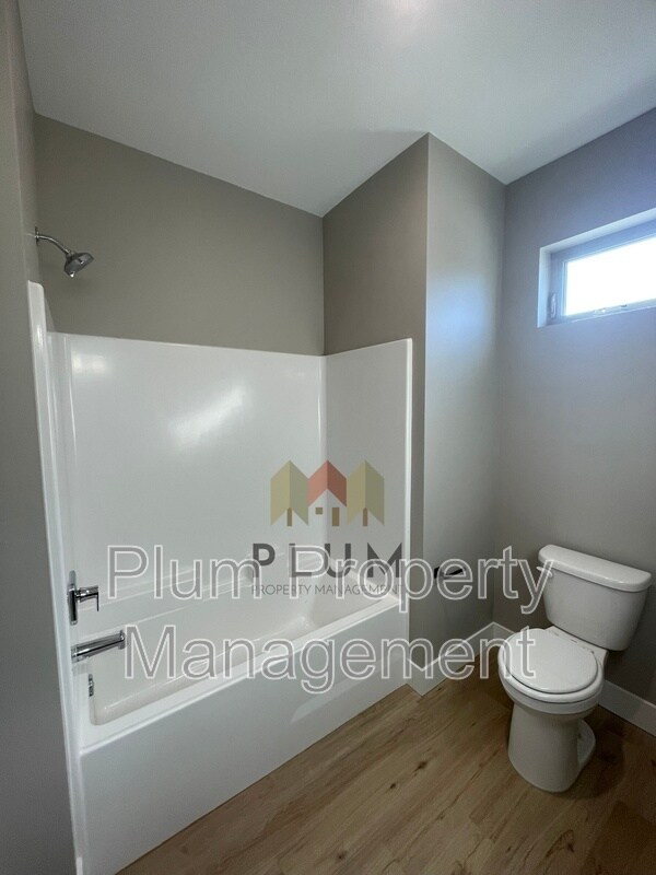 Building Photo - 1724 S 14th St W
