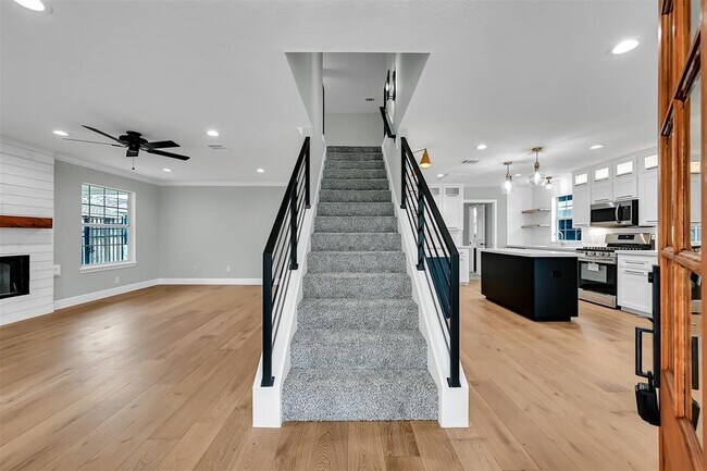Building Photo - 12744 Point Aquarius Blvd