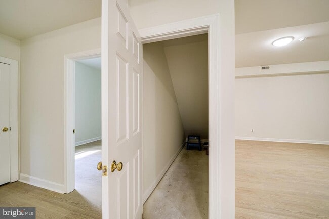 Building Photo - 6207 Woodland Lake Dr